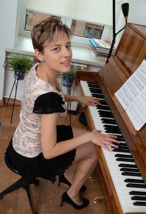 18 year old girl Nicole Ray showing off her tits and twat on golf course